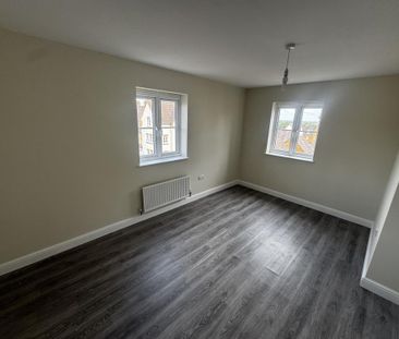4 bedroom semi-detached house to rent - Photo 5
