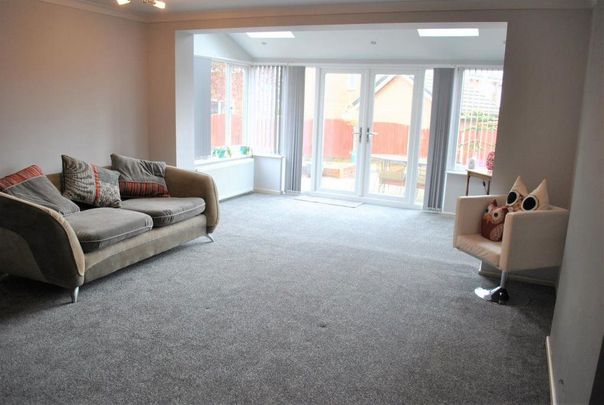 3 bedroom semi-detached house to rent - Photo 1