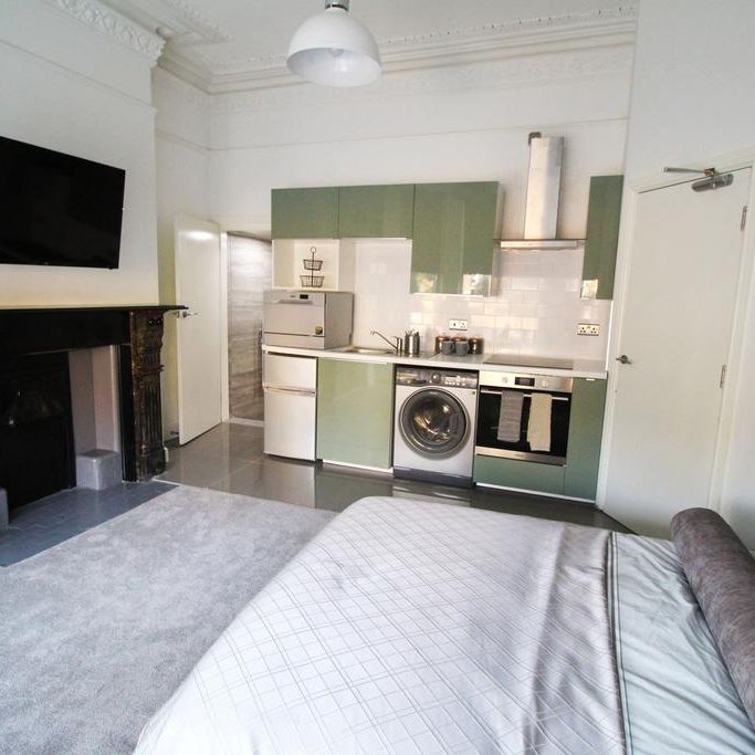 Studio to rent - Photo 1