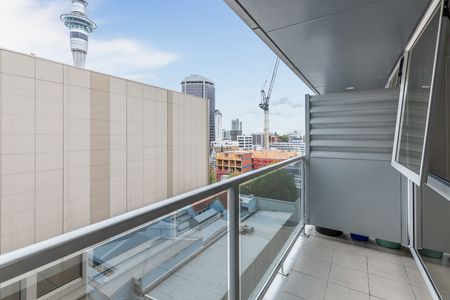 Furnished 4 Bedroom - carpark available - Photo 4