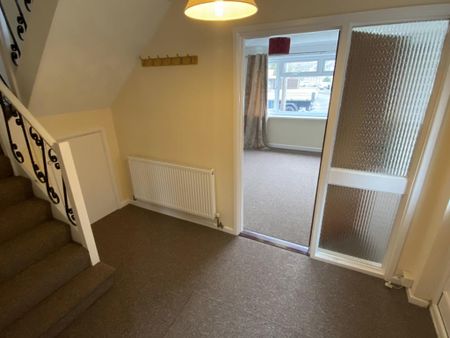 3 bedroom semi-detached house to rent - Photo 2