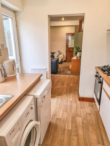 1 bedroom in a house share to rent - Photo 4