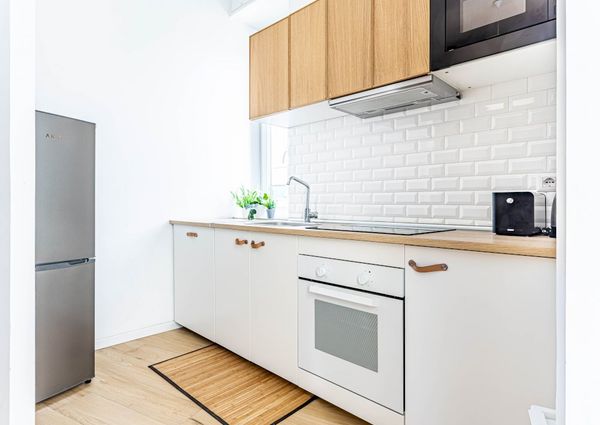 Spacious and bright single room in Piazza Monte Titano