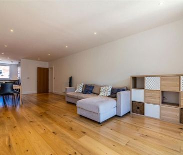 3 bedroom flat to rent - Photo 3