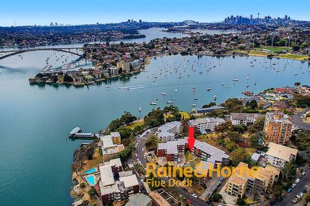 2 Bedroom Apartment in the Heart of Chiswick - Photo 2