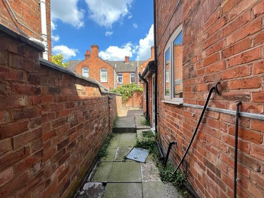 3 bedroom terraced house to rent - Photo 1