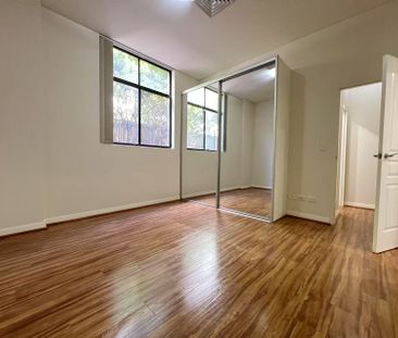 Spacious 3-Bedroom Apartment with Brand New Ducted Air Conditioning... - Photo 2