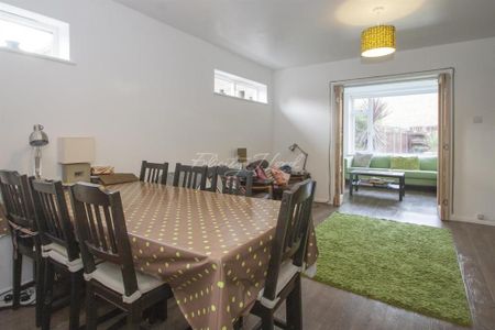 3 Bed End Terrace, Ann Moss Way, SE16 - Photo 2