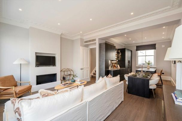 Portobello Road, North Kensington, W10 - Photo 1