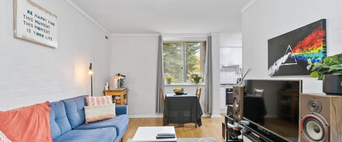 SECURE 1x1 APARTMENT IN GREAT LOCATION! - Photo 1