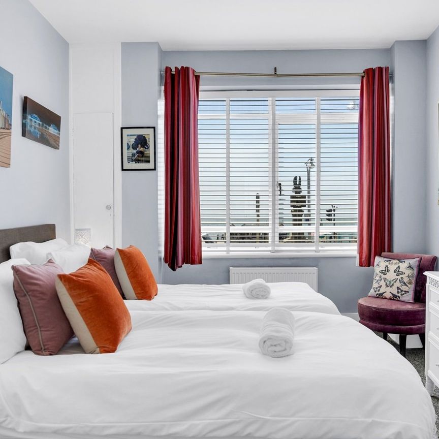 3 Bed Flat, Kings Road, BN1 - Photo 1