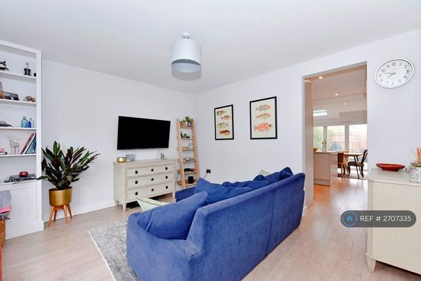 3 bedroom end of terrace house to rent - Photo 1