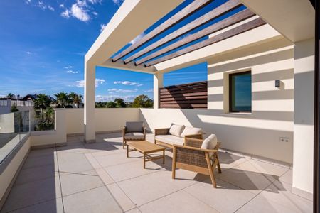 3 Bedroom Apartment For Rent in Estepona, Málaga - Photo 3