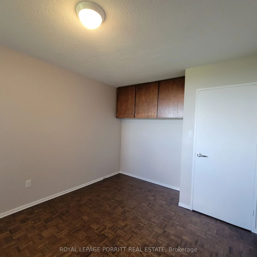 1535 Lakeshore Road E #907 - Photo 1