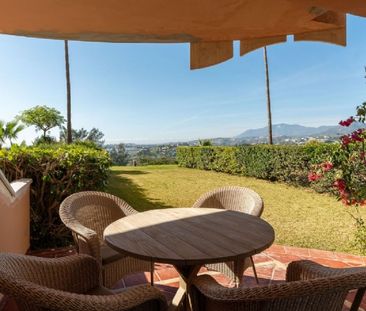 2 Bedroom Apartment For Rent in Puerto Banús, Málaga - Photo 1