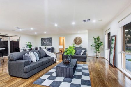 Stunning family home! - Photo 2