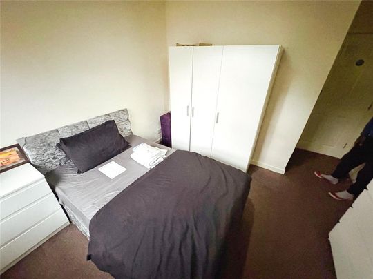 1 bedroom in a house share to rent - Photo 1