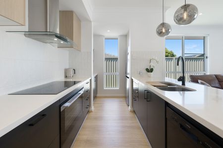 137A Barrier Reef Drive, Mermaid Waters QLD 4218 - House For Rent | Domain - Photo 3