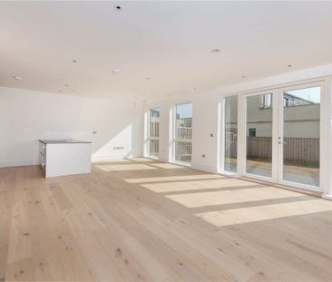 A wonderful ground floor, contemporary two bedroom, two bathroom, a... - Photo 1