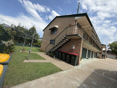 Updated Unit in the Heart of Moorooka - Photo 2