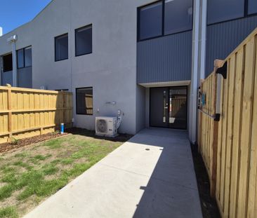 Beautiful, newly built townhouse - Photo 1