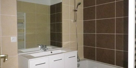 APPARTEMENT DEUX CHAMBRES AVEC CAVE 61m² COURS POURTOULES ORANGE, - Photo 3