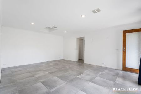 6 Tipper Place, Cook ACT 2614 - House For Rent | Domain - Photo 4