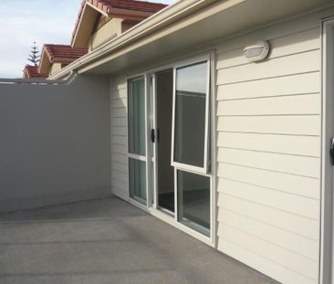 Resort style living - Three bedroom apartment - Photo 3