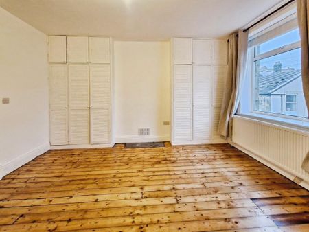 2 bedroom end of terrace house to rent - Photo 2