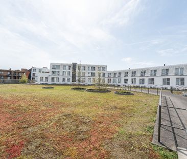 Ruim 1 slaapkamer appartement met ondergrondse staanplaats - Photo 3