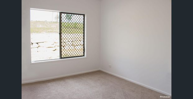 Spacious Family Retreat on Approx. 2 Acres - Jimboomba Woods Estate - Photo 1