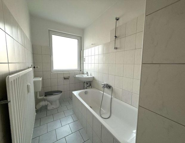 Einfach einziehen – renovierte 3-Zimmer-Wohnung im 1. OG - Photo 1