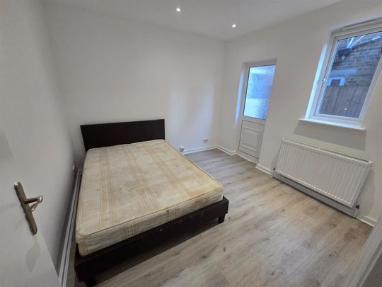 Phillip Lane, Tottenham, London N15 - Photo 1