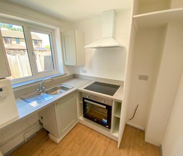 2 bedroom semi-detached house to rent - Photo 6