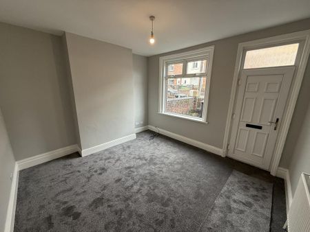 3 bedroom terraced house to rent - Photo 5