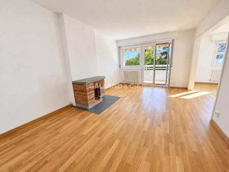 Un 5 pièces entièrement rénové avec balcon, prêt à vous séduire - Photo 3
