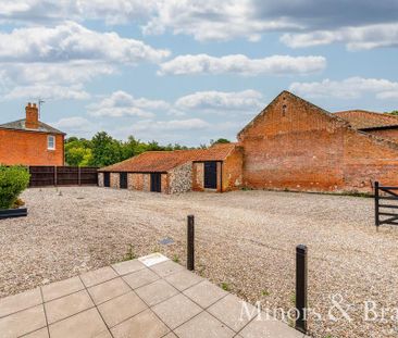 3 bedroom barn conversion to rent - Photo 1
