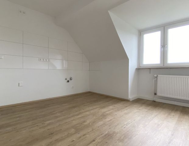 *** Meine erste eigene Wohnung! Sanierte Altbauwohnung im Dachgeschoss! *** - Photo 1