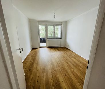 Modernisierte 3 - Zimmer-Wohnung in zentraler Lage! - Photo 2