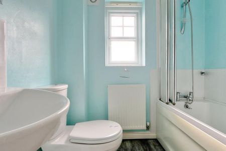 1 bedroom in a house share to rent - Photo 5