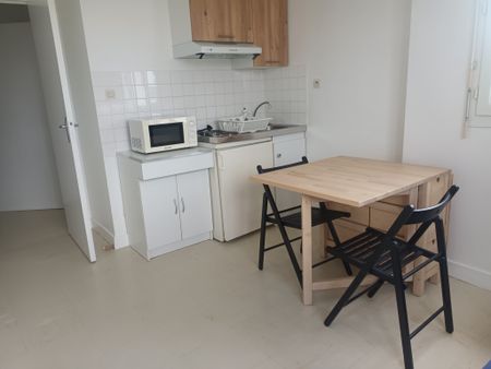 POITIERS PROXIMITE CENTRE VILLE: studio meublé de 22.53 m² avec balcon et parking - Photo 3