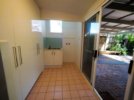 91 Flinders Pde, Scarborough QLD 4020 - House For Rent - $765 | Domain - Photo 2