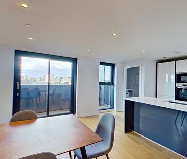 3 bedroom flat to rent - Photo 2