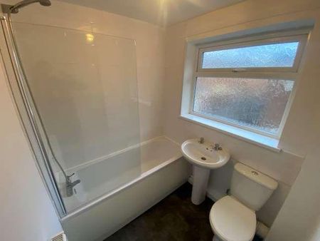 3 bedroom flat to rent - Photo 3