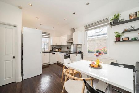 4 bedroom flat to rent - Photo 4