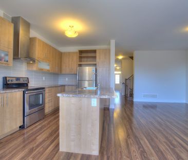 For Lease - 93 Barrister Avenue, Whitby, Ontario - Photo 6