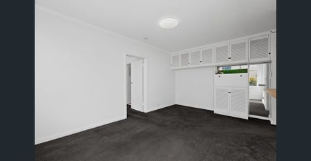 Spacious One-Bedroom Apartment in a Prime Location - Photo 4