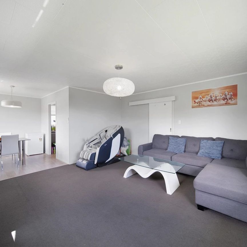 CLOVER PARK, 3 BEDROOMS - Photo 1