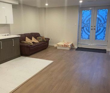 For Lease - 32 Herefordshire Crescent, Newmarket, Ontario - Photo 6