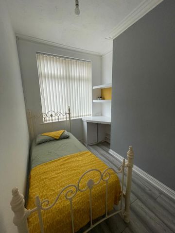 1 bedroom in a house share to rent - Photo 2